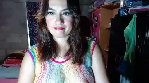 Snapshot of couple_fantasy30 chatting on 10/22/25, 08:19 Nikol y tomy online show from 10/22/25, 08:19