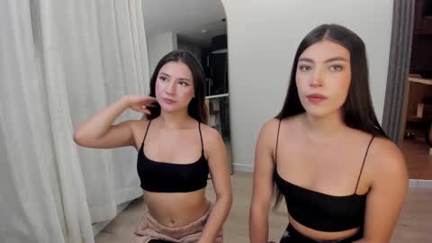 couple_funnyy online show from 03/11/25, 01:59