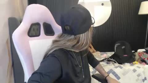 Ashley and Niko online show from 06/05/26, 02:45