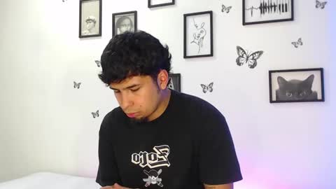 Snapshot of coupsextop chatting on 01/04/25, 04:44 Juli and Liam online show from 01/04/25, 04:44