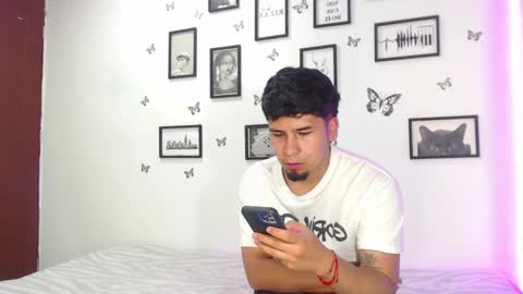 Snapshot of coupsextop chatting on 01/19/25, 08:07 Juli and Liam online show from 01/19/25, 08:07