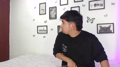 Snapshot of coupsextop chatting on 01/20/25, 07:36 Juli and Liam online show from 01/20/25, 07:36