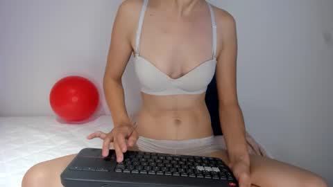 Marce  Online 1pm - 7pm gmt-5 online show from 02/13/26, 02:51