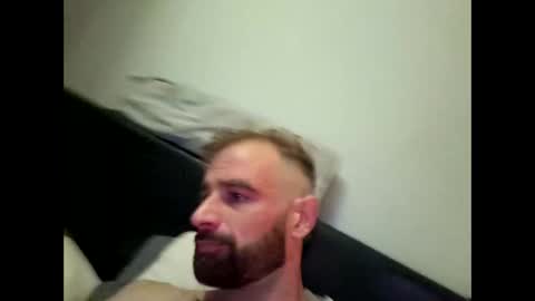 cozzyfella97 online show from 09/18/25, 10:23