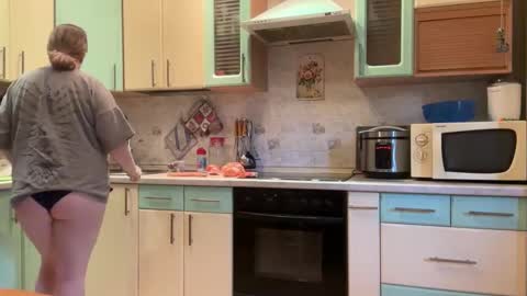 Elise online show from 09/22/25, 07:32