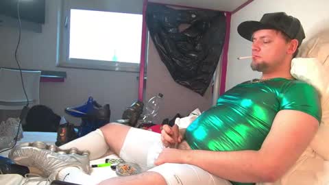 Snapshot of cravingboy chatting on 01/24/25, 01:25 robin online show from 01/24/25, 01:25