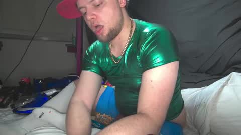 Snapshot of cravingboy chatting on 02/28/25, 09:33 robin online show from 02/28/25, 09:33