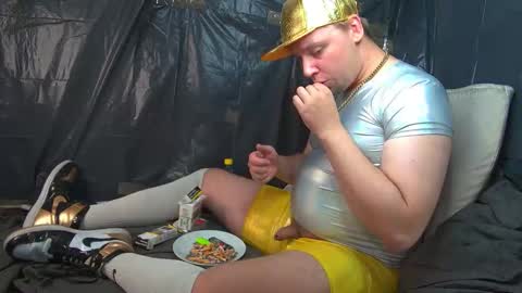 Snapshot of cravingboy chatting on 09/19/25, 06:19 robin online show from 09/19/25, 06:19