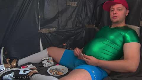 Snapshot of cravingboy chatting on 09/27/25, 09:25 robin online show from 09/27/25, 09:25