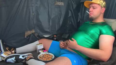 Snapshot of cravingboy chatting on 09/28/25, 09:47 robin online show from 09/28/25, 09:47