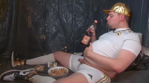 Snapshot of cravingboy chatting on 10/24/25, 07:54 robin online show from 10/24/25, 07:54