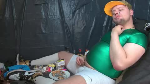 Snapshot of cravingboy chatting on 11/14/25, 04:06 robin online show from 11/14/25, 04:06