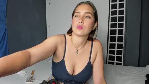 Snapshot of crazy_acouple_donpillo chatting on 02/23/25, 08:33 crazy_acouple_donpillo online show from 02/23/25, 08:33