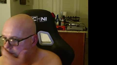 Crazy Beyond Cute online show from 12/19/25, 02:29