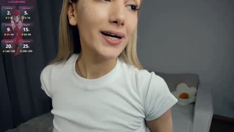 Snapshot of crazy_selfi chatting on 01/18/25, 07:37 Emma online show from 01/18/25, 07:37