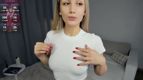 Snapshot of crazy_selfi chatting on 01/23/25, 07:29 Emma online show from 01/23/25, 07:29