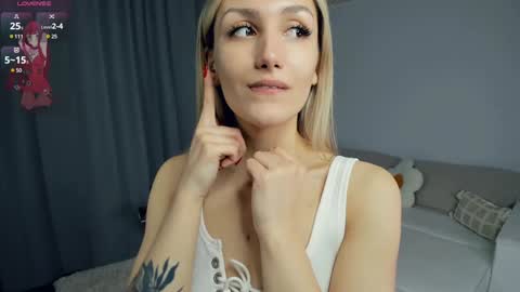 Snapshot of crazy_selfi chatting on 02/01/25, 02:26 Emma online show from 02/01/25, 02:26