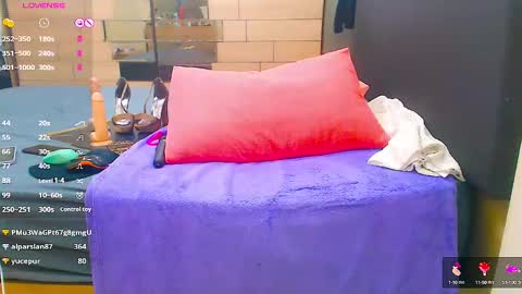 Snapshot of crazycouple034 chatting on 01/18/25, 07:37 crazycouple034 online show from 01/18/25, 07:37