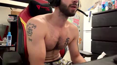 Snapshot of crazydill28 chatting on 10/31/25, 04:52 crazydill28 online show from 10/31/25, 04:52