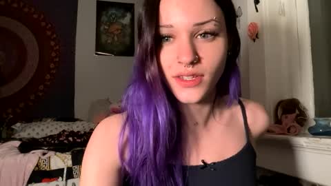 Snapshot of crazykitti3 chatting on 03/01/26, 08:27 Rose online show from 03/01/26, 08:27