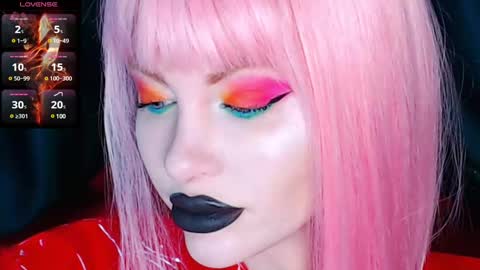 Snapshot of crazypinkyball chatting on 12/05/24, 03:17 Roxy online show from 12/05/24, 03:17