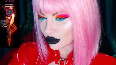 Snapshot of crazypinkyball chatting on 12/27/24, 02:54 Roxy online show from 12/27/24, 02:54