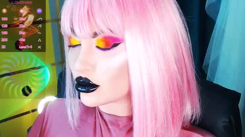 Snapshot of crazypinkyball chatting on 09/18/25, 02:41 Roxy online show from 09/18/25, 02:41