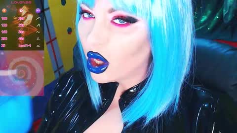 Snapshot of crazypinkyball chatting on 11/30/25, 02:10 Roxy online show from 11/30/25, 02:10