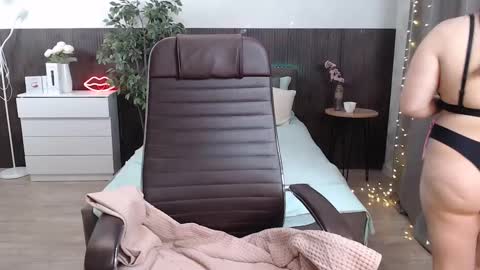 Crazyy Girl  online show from 12/22/24, 08:49