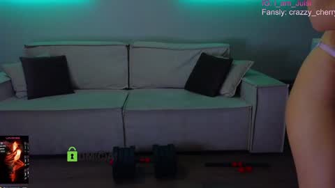 Snapshot of crazzy_cherry chatting on 09/25/25, 01:37 crazzy cherry online show from 09/25/25, 01:37