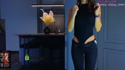 Snapshot of crazzy_cherry chatting on 10/12/25, 01:43 crazzy cherry online show from 10/12/25, 01:43