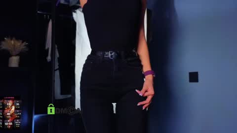 Snapshot of crazzy_cherry chatting on 10/22/25, 01:50 crazzy cherry online show from 10/22/25, 01:50