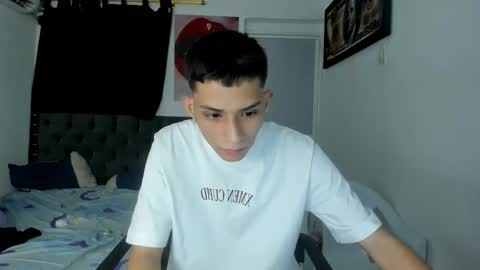 crazzy_master1 online show from 04/13/26, 02:17