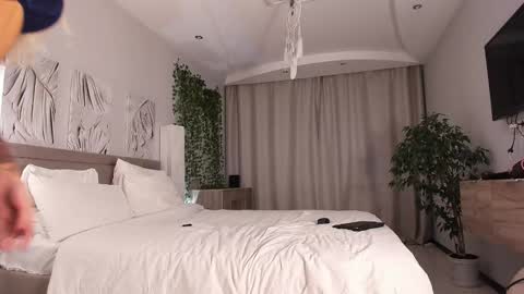 ALEXA AND WALLY online show from 12/16/25, 08:08