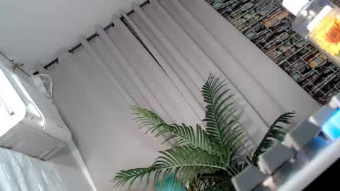 Snapshot of creamy_delilah chatting on 09/21/25, 08:05 Delilah online show from 09/21/25, 08:05