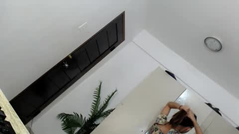 Snapshot of creamy_delilah chatting on 11/23/25, 04:18 Delilah online show from 11/23/25, 04:18