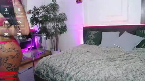 Sophie online show from 10/28/25, 07:01