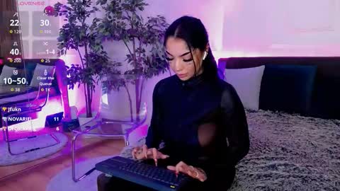 Sophie online show from 11/06/25, 08:04