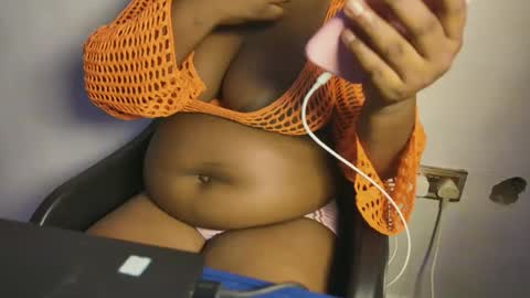 Snapshot of creamyposh1 chatting on 12/20/25, 05:36 creamyposh1 online show from 12/20/25, 05:36