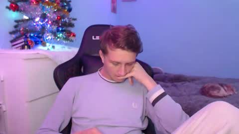 Snapshot of creedsweetie chatting on 12/21/25, 03:41 CAT online show from 12/21/25, 03:41