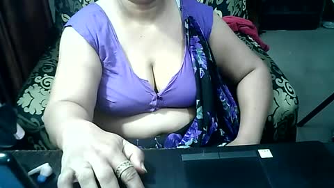 Snapshot of crezybhabihot chatting on 07/04/26, 07:09 Sonika69 online show from 07/04/26, 07:09