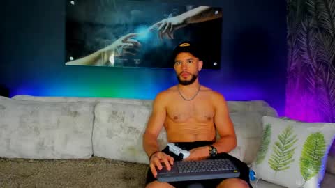 Snapshot of crhistian1_ chatting on 02/01/25, 01:34 CRHISTIAN online show from 02/01/25, 01:34