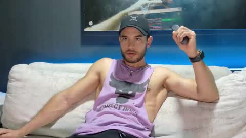 Snapshot of crhistian1_ chatting on 10/23/25, 10:19 CRHISTIAN online show from 10/23/25, 10:19