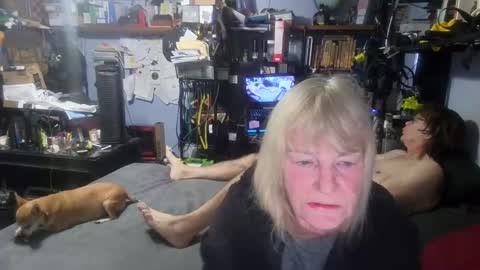 Snapshot of cricket_black chatting on 10/25/25, 04:35 Cricket - also Featuring Black online show from 10/25/25, 04:35