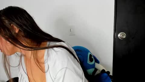 Snapshot of crimsonetoile chatting on 02/06/26, 02:42 Jen. online show from 02/06/26, 02:42