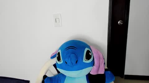 Snapshot of crimsonetoile chatting on 02/11/26, 08:36 Jen. online show from 02/11/26, 08:36