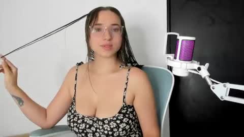Snapshot of crimsonetoile chatting on 07/19/26, 04:22 Jen. online show from 07/19/26, 04:22