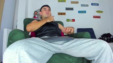 Snapshot of cris_stone chatting on 11/07/25, 02:33 cristian online show from 11/07/25, 02:33