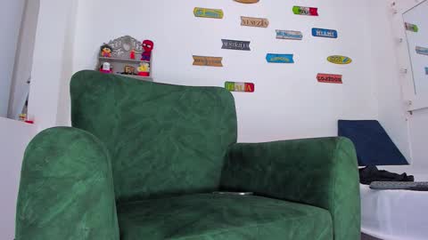 Snapshot of cris_stone chatting on 11/10/25, 12:09 cristian online show from 11/10/25, 12:09