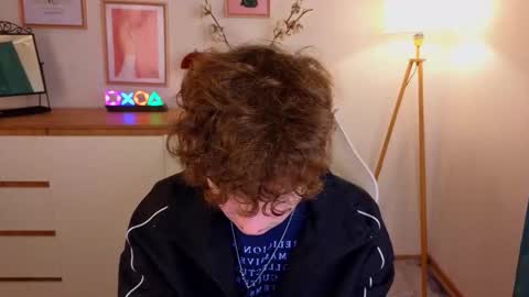 Snapshot of crisp1n chatting on 10/21/25, 01:34 Chris online show from 10/21/25, 01:34